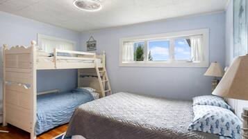 3 bedrooms, desk, iron/ironing board, WiFi