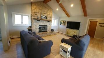 TV, fireplace, DVD player