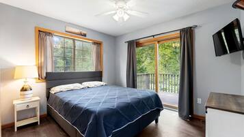 3 slaapkamers, een strijkplank/strijkijzer, wifi, beddengoed