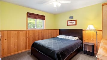 3 slaapkamers, een strijkplank/strijkijzer, wifi, beddengoed