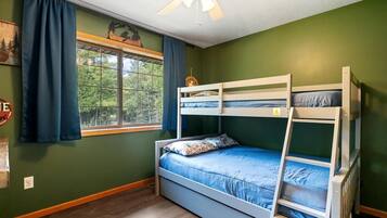 3 bedrooms, iron/ironing board, WiFi, bed sheets