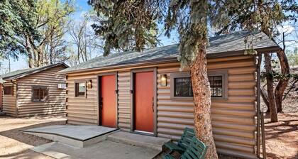 Tranquil Mountain Cabins with Modern Amenities near Garden of the Gods in Colorado Springs, Colorado
