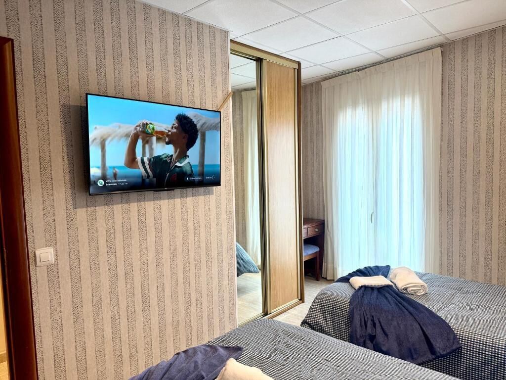 Dreibettzimmer, Balkon, Stadtblick