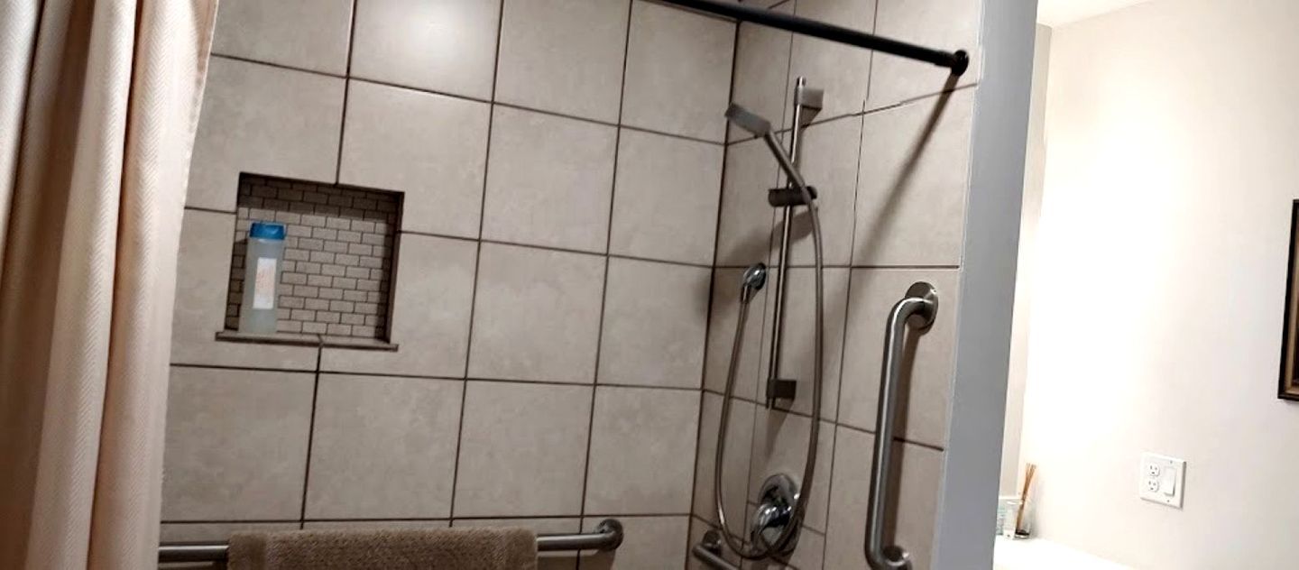 Asciugacapelli, asciugamani, sapone, shampoo