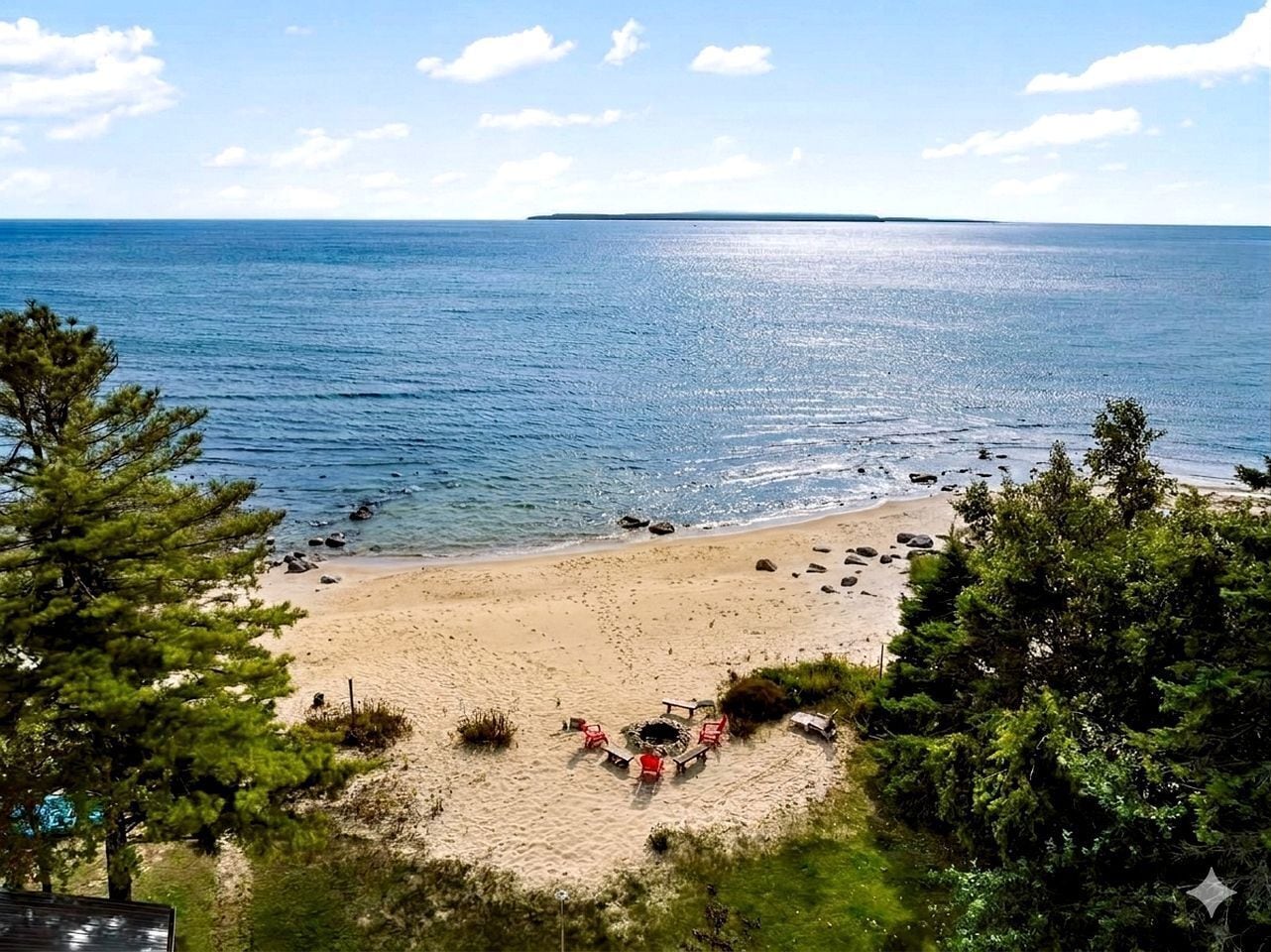Vlak bij het strand, zeilen, kajakken, vissen