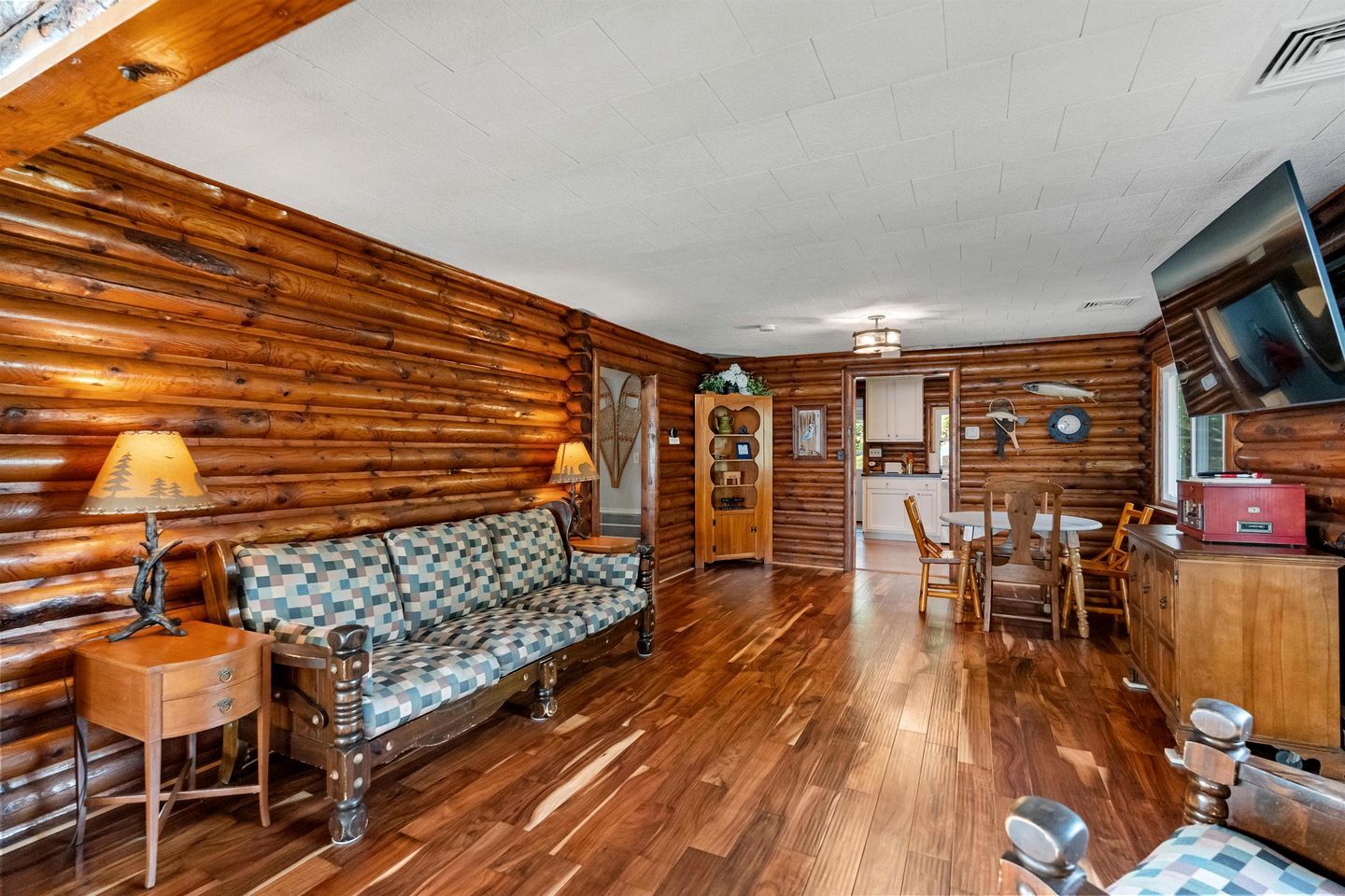 Fantastic Lakefront Beach House With Stunning Views In St. Ignace, Michigan - St. Ignace, MI