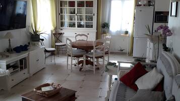 TV, fireplace, DVD player, stereo
