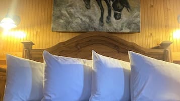 1 bedroom, desk, WiFi, bed sheets