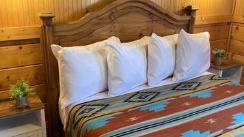 1 bedroom, desk, WiFi, bed sheets