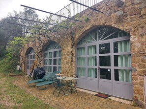 Comfort Apartment, Garden View | Outdoor dining - Laquilaelulivo (Chianciano Terme)