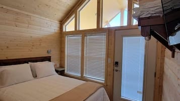 3 slaapkamers, een strijkplank/strijkijzer, wifi, beddengoed