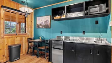 Coffee/tea maker, fridge, microwave, stovetop