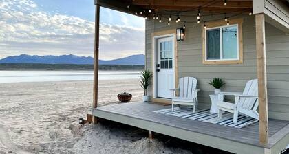Beautiful Tiny House on Yuba Lake for a Romantic Glamping Escape on the Beach with Incredible Views in Utah