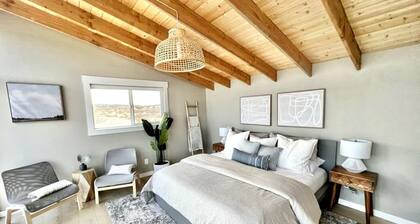 Beautiful Tiny House on Yuba Lake for a Romantic Glamping Escape on the Beach with Incredible Views in Utah