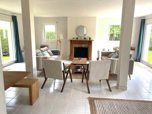 Living area - Vrbo Property (Carnac)
