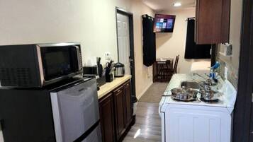 Coffee/tea maker, microwave, oven, stovetop