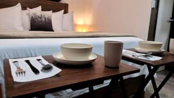 2 bedrooms, desk, WiFi, bed sheets