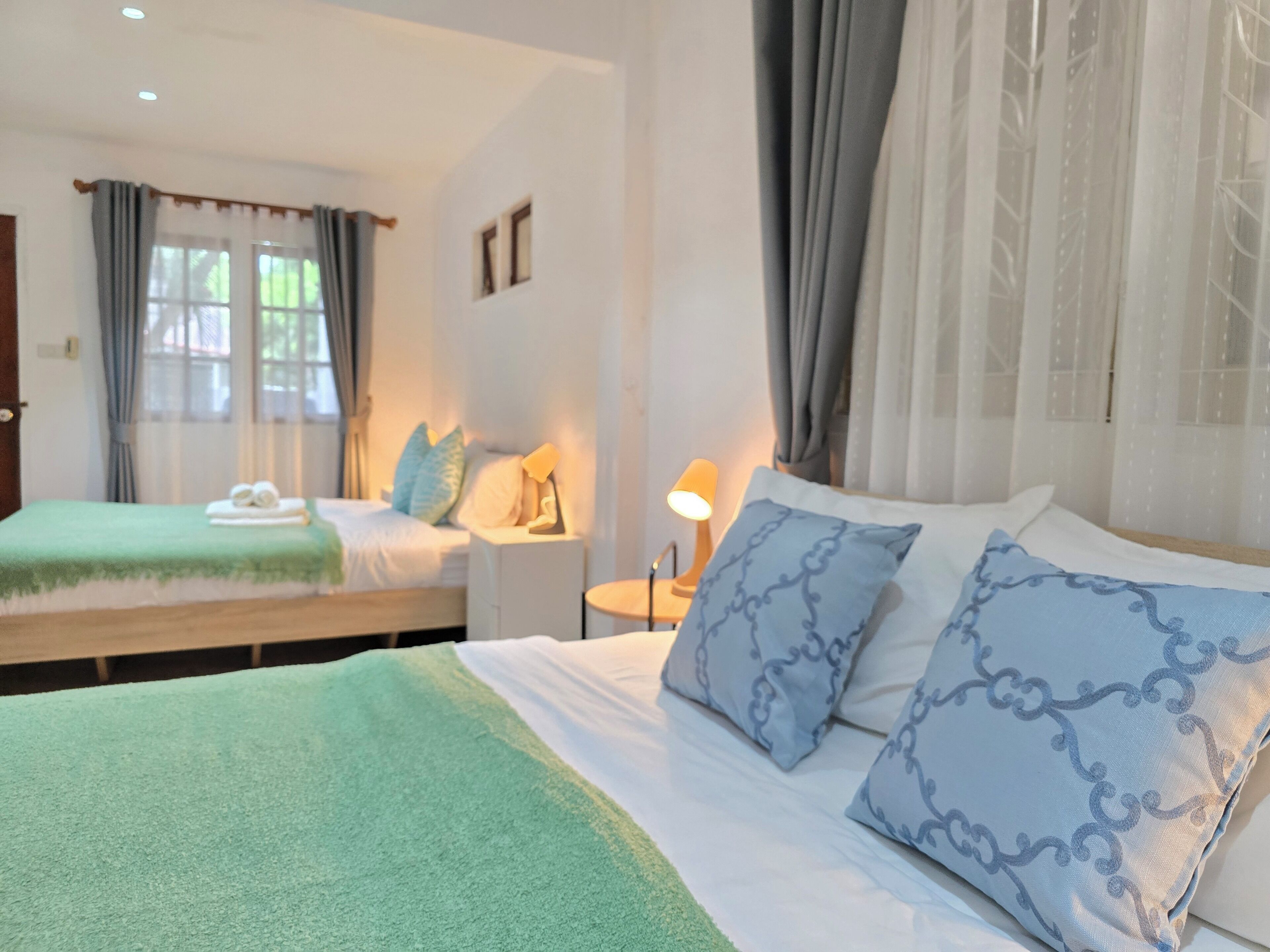 Iron/ironing board, WiFi, bed sheets