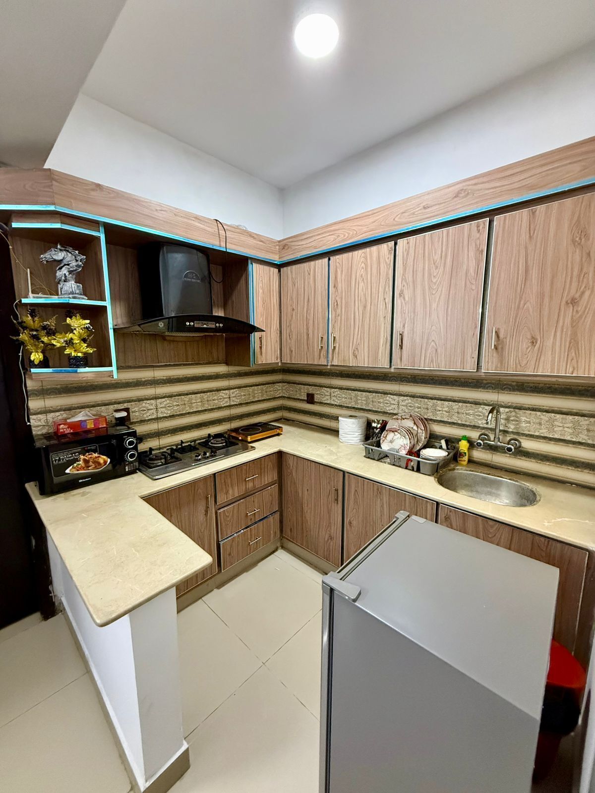 Fridge, microwave, stovetop, cookware/dishes/utensils