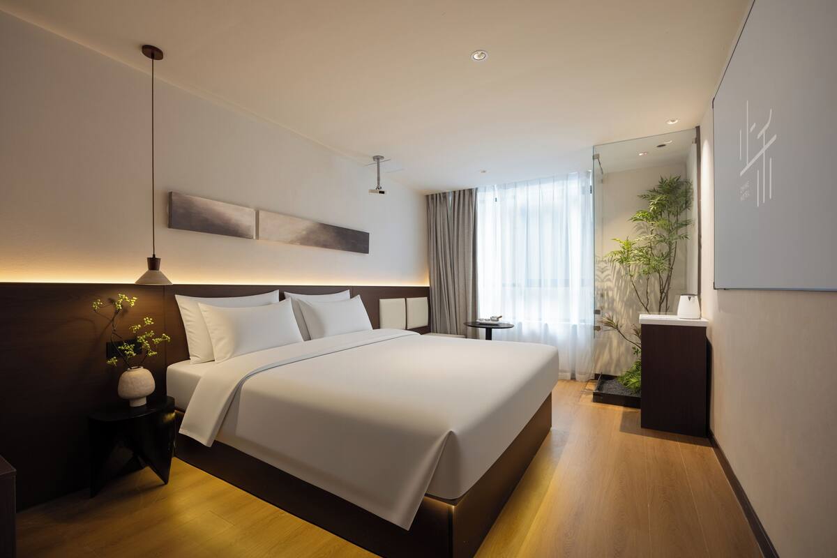 Phòng đôi Tiêu chuẩn, quang cảnh thành phố | Bộ đồ giường cao cấp, chăn bông, bàn 