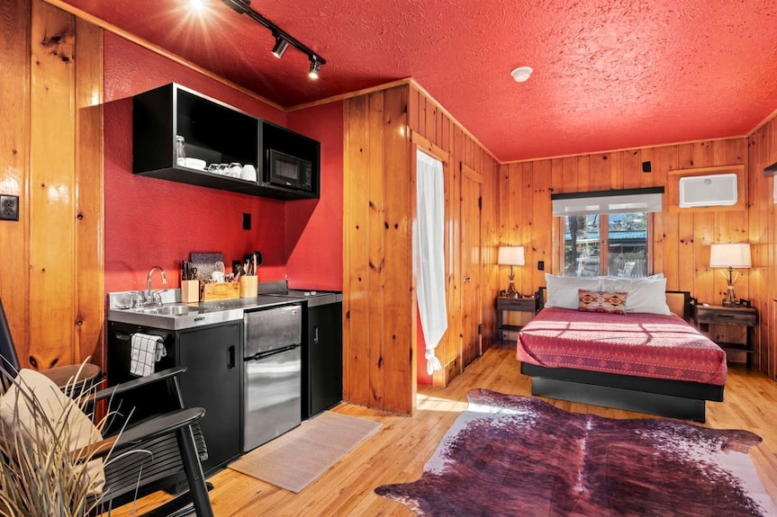 Rustic-chic Cabins With Scenic Woodland Views Near Garden Of The Gods In Colorado Springs, Colorado - Manitou Springs, CO