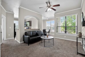 TV, offices - Peaceful and inviting 2 bedroom stay (New Braunfels)