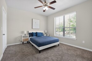Desk, iron/ironing board, travel cot, free WiFi - Peaceful and inviting 2 bedroom stay (New Braunfels)