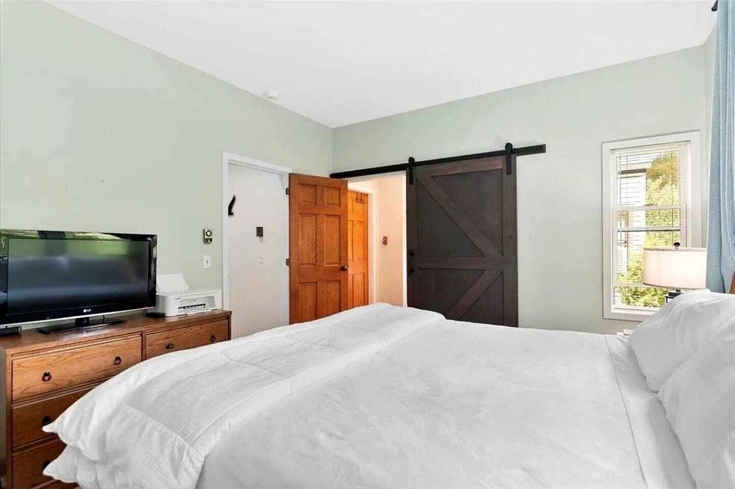 3 bedrooms, desk, iron/ironing board, WiFi
