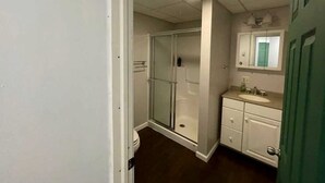 タオル、石鹸、シャンプー、トイレットペーパー