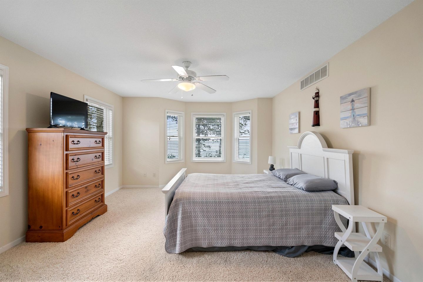 5 Schlafzimmer, Schreibtisch, Bügeleisen/Bügelbrett, WLAN