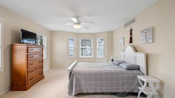 5 Schlafzimmer, Schreibtisch, Bügeleisen/Bügelbrett, WLAN