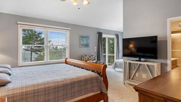 5 bedrooms, desk, iron/ironing board, WiFi