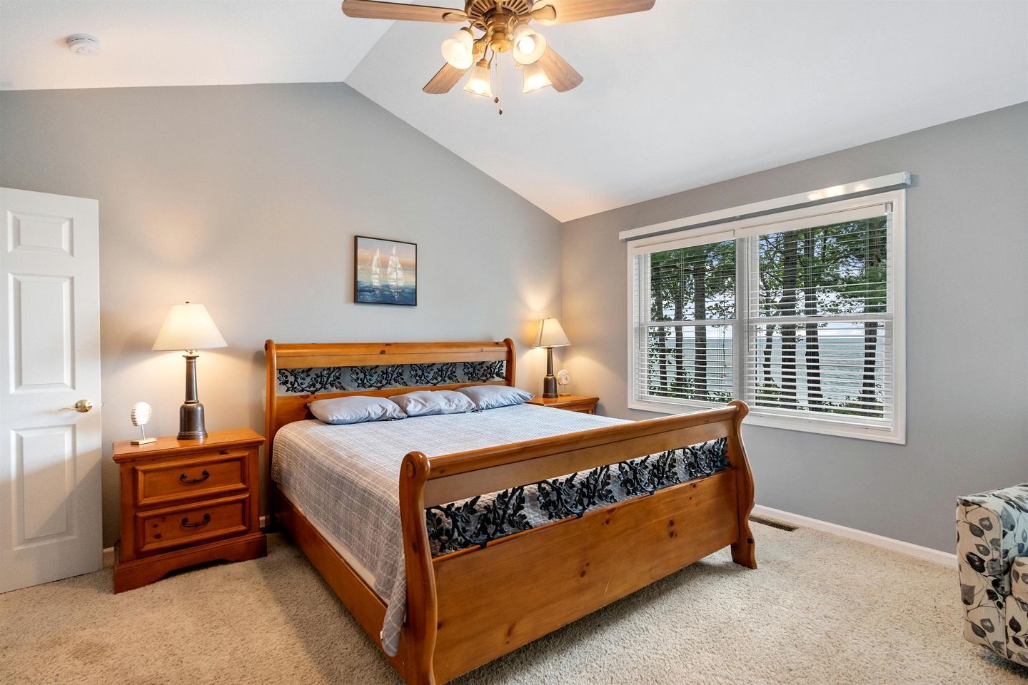 5 bedrooms, desk, iron/ironing board, WiFi
