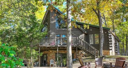 Secluded Lakeside Lodge with Private 5-Acre Fishing Lake and Hot Tub Near Lake Barkley, Kentucky