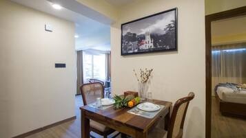 Superior appartement, uitzicht op tuin | Dineren
