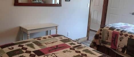 1 habitación, tabla de planchar con plancha, wifi y ropa de cama