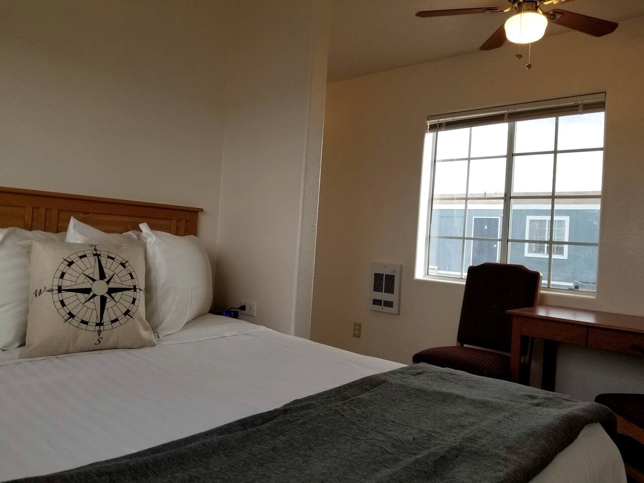 2 slaapkamers, een bureau, wifi, beddengoed