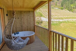 Bañera de hidromasaje al aire libre
