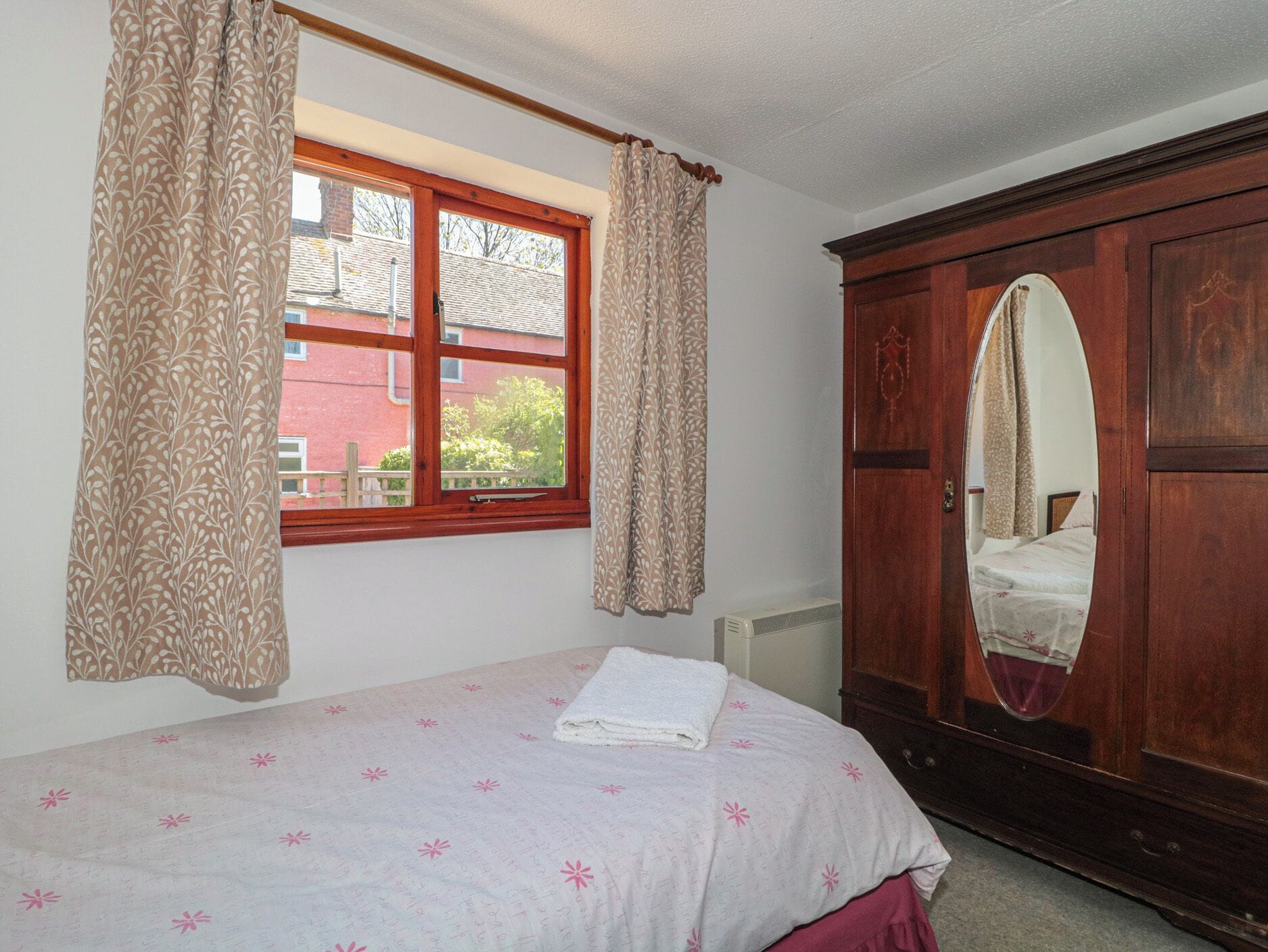 2 chambres, accès au Wi-Fi (inclus), décor unique, ameublement unique