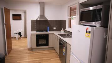 Ferienhaus, 3 Schlafzimmer, Balkon, Gartenblick | Innenbereich