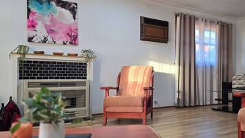 Ferienhaus, 3 Schlafzimmer, Balkon, Gartenblick | Wohnzimmer