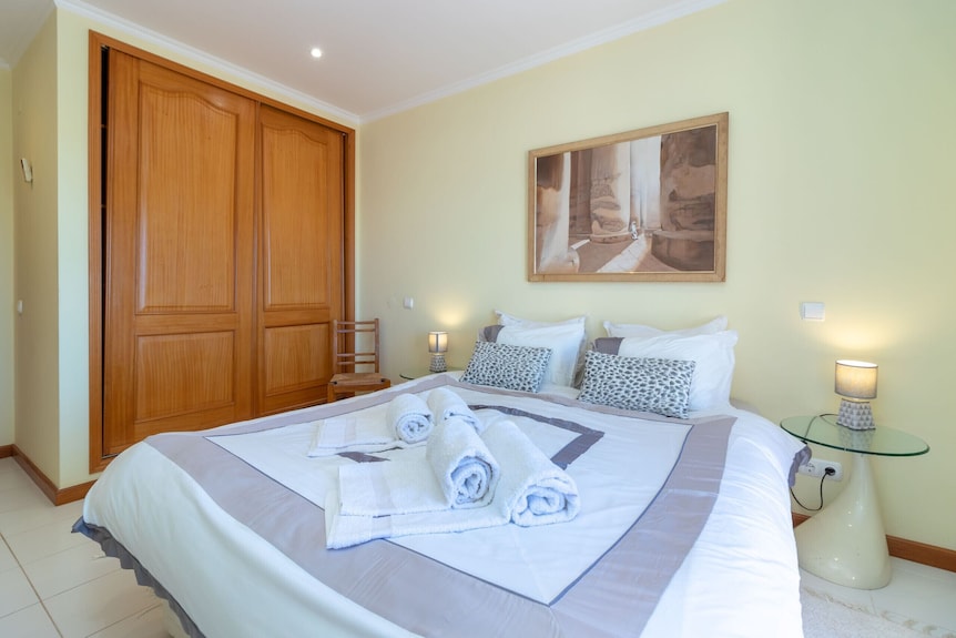 1 Bed Apt With Sea Views & Communal Pool - Carvoeiro