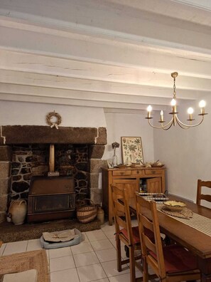 Dining - Vrbo Property (Plusquellec)