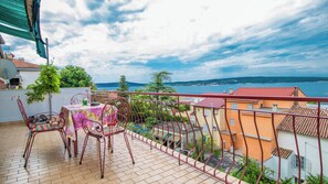 Outdoor dining - Vrbo Property (Crikvenica)