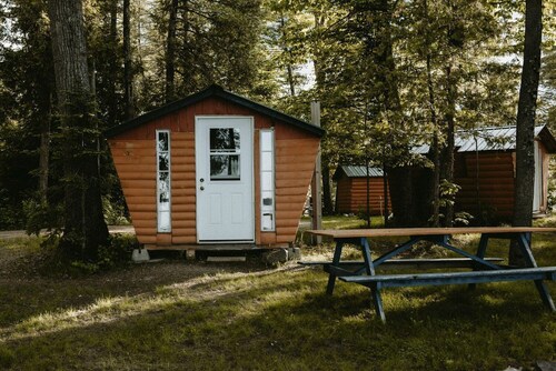 Lakefront Glamping Cabin for Family Getaways on Golden Lake