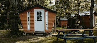 Lakefront Glamping Cabin for Family Getaways on Golden Lake