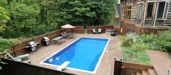 Lovely Cabin Rental with Outdoor Pool and Hot Tub near Markdale, Ontario