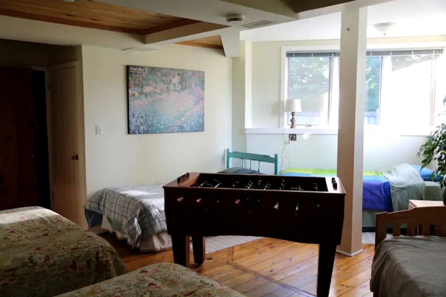 2 bedrooms, desk, WiFi, bed sheets
