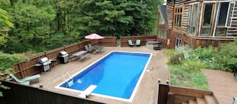 Lovely Cabin Rental with Outdoor Pool and Hot Tub near Markdale, Ontario