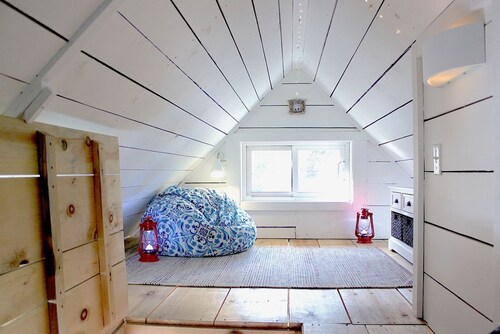 Charming Cabin Rental on Deer Lake in Ontario, Canada